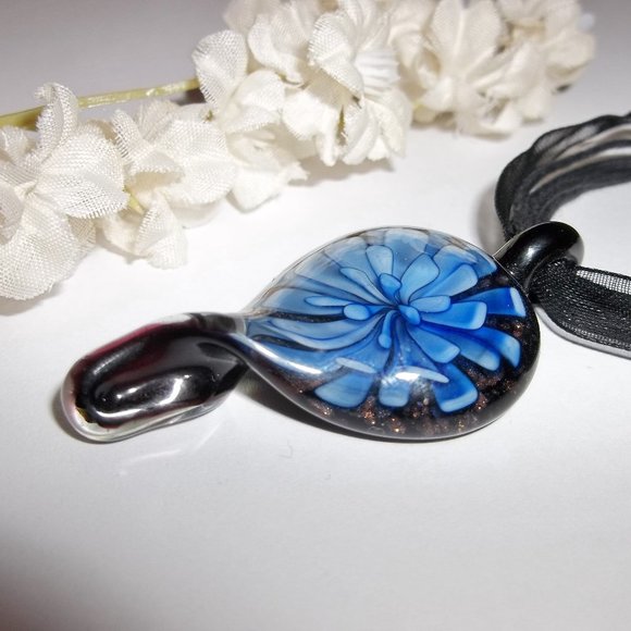 Stunning Black & Blue Glass Pendant Necklace 5384 - Picture 3 of 8